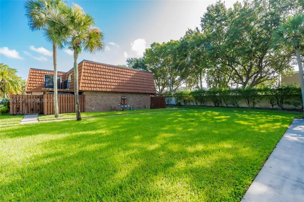 804 SW 119th Way #804 Davie, FL 33325