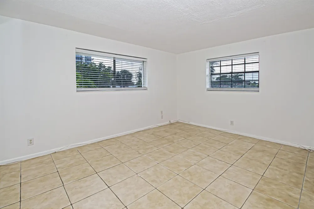 402 Lake Shore Drive West Palm Beach, FL 33403