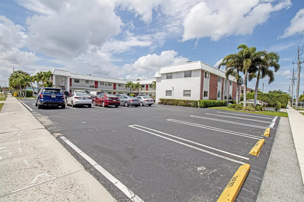 402 Lake Shore Drive West Palm Beach, FL 33403
