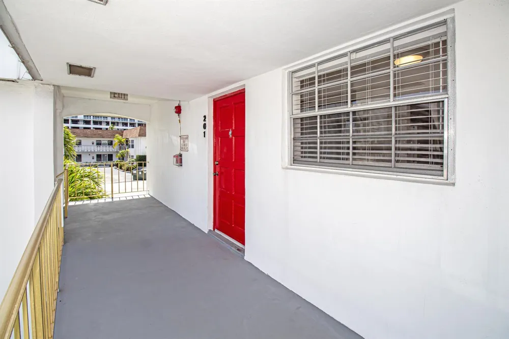 402 Lake Shore Drive West Palm Beach, FL 33403