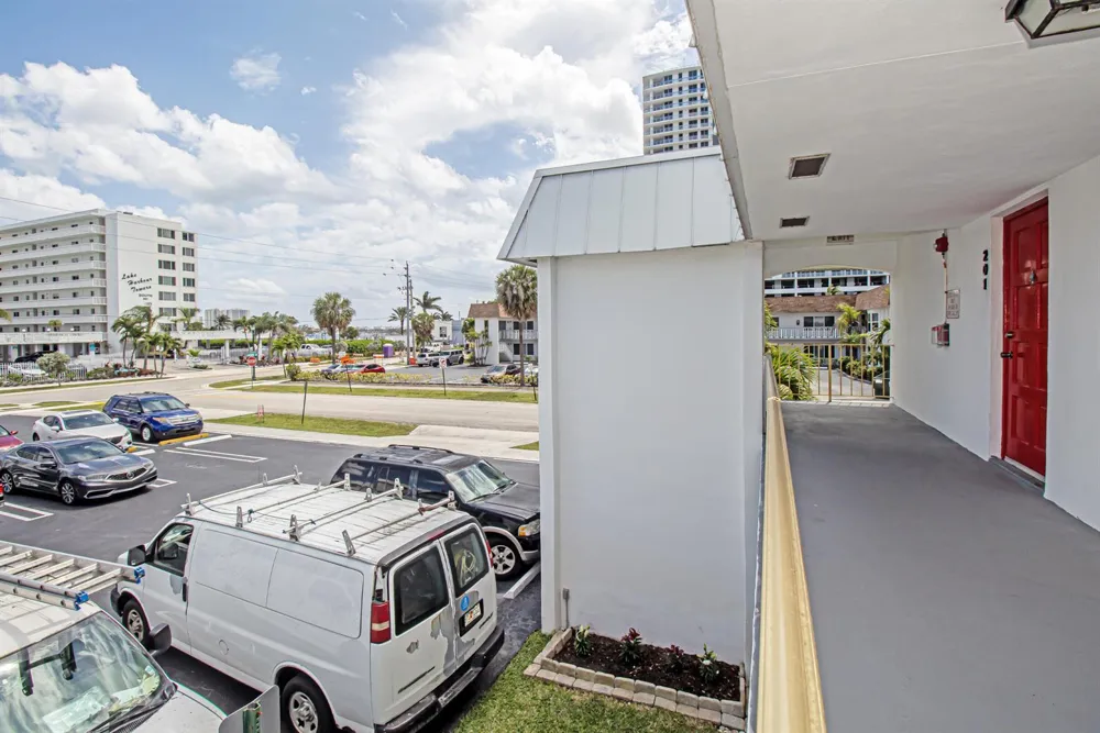 402 Lake Shore Drive West Palm Beach, FL 33403