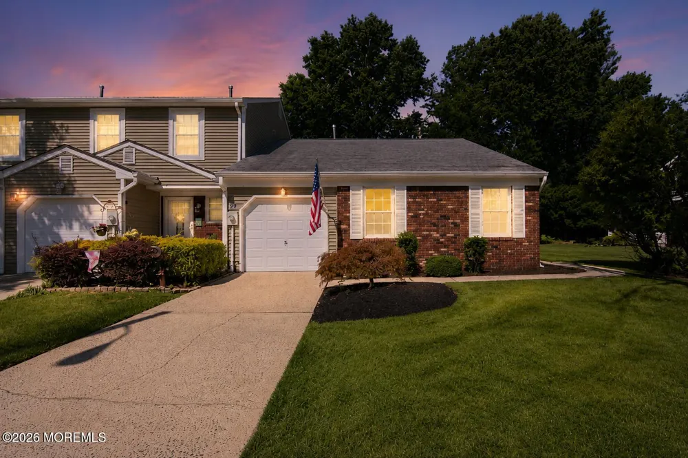 99 Oak Lane Eatontown, NJ 07724