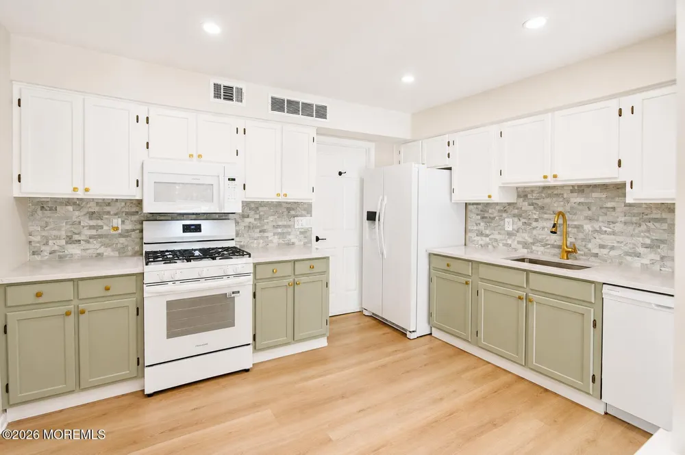 99 Oak Lane Eatontown, NJ 07724