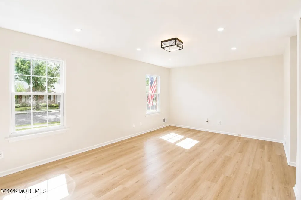 99 Oak Lane Eatontown, NJ 07724