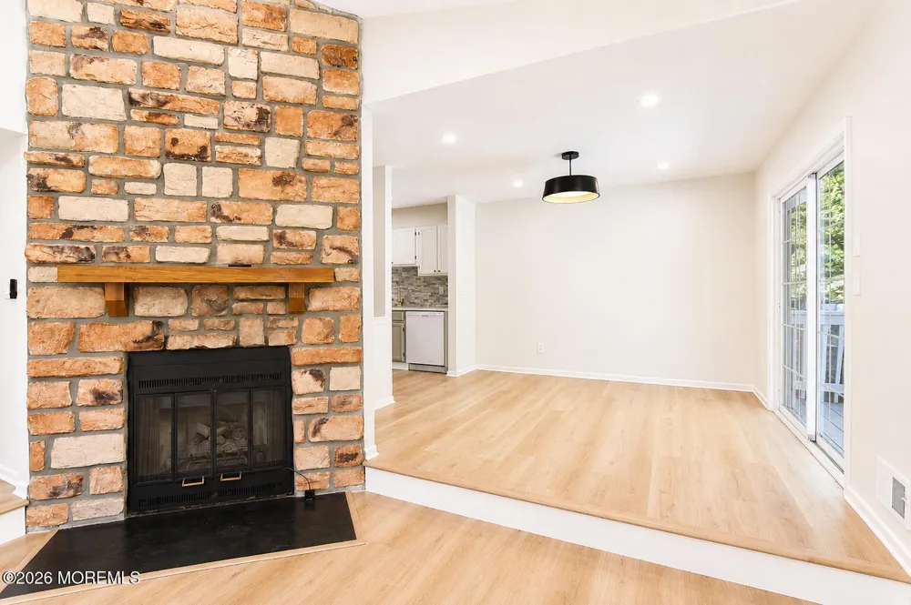 99 Oak Lane Eatontown, NJ 07724