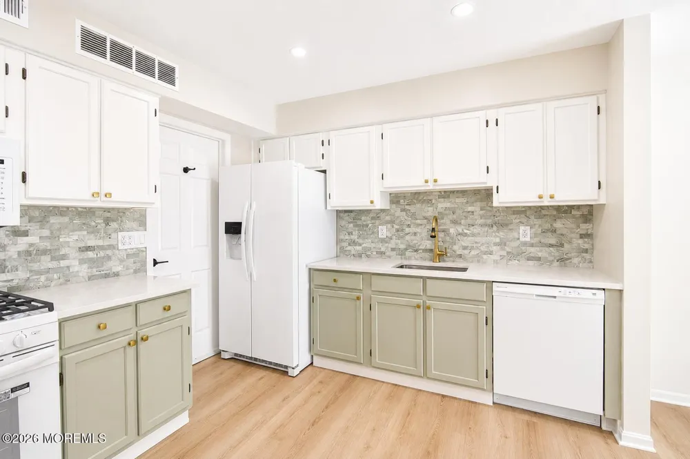 99 Oak Lane Eatontown, NJ 07724