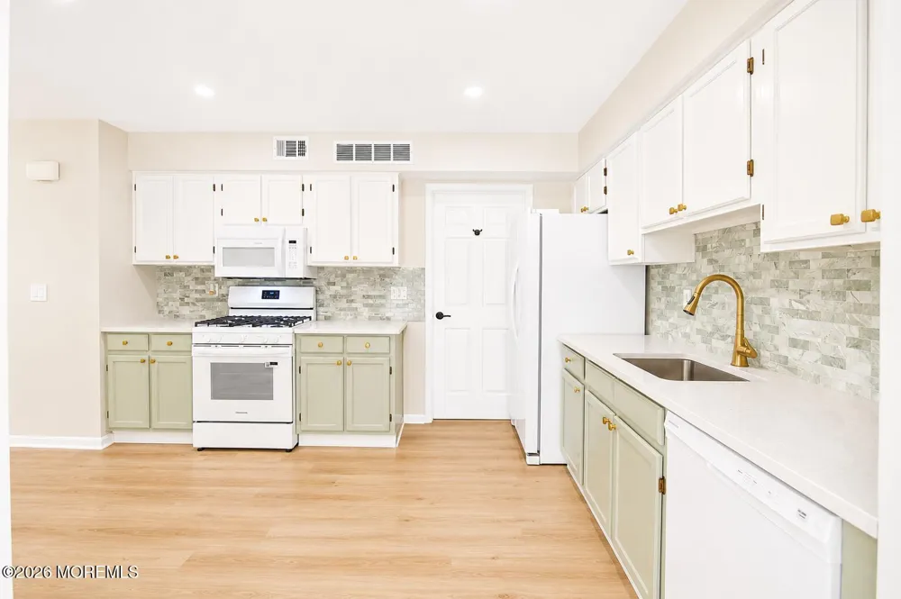 99 Oak Lane Eatontown, NJ 07724