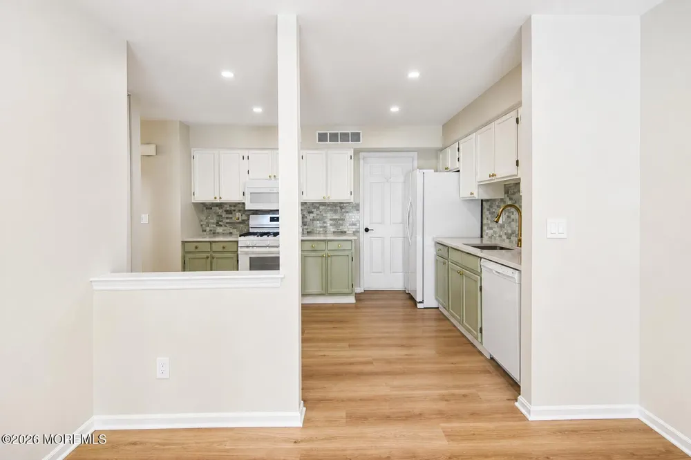 99 Oak Lane Eatontown, NJ 07724