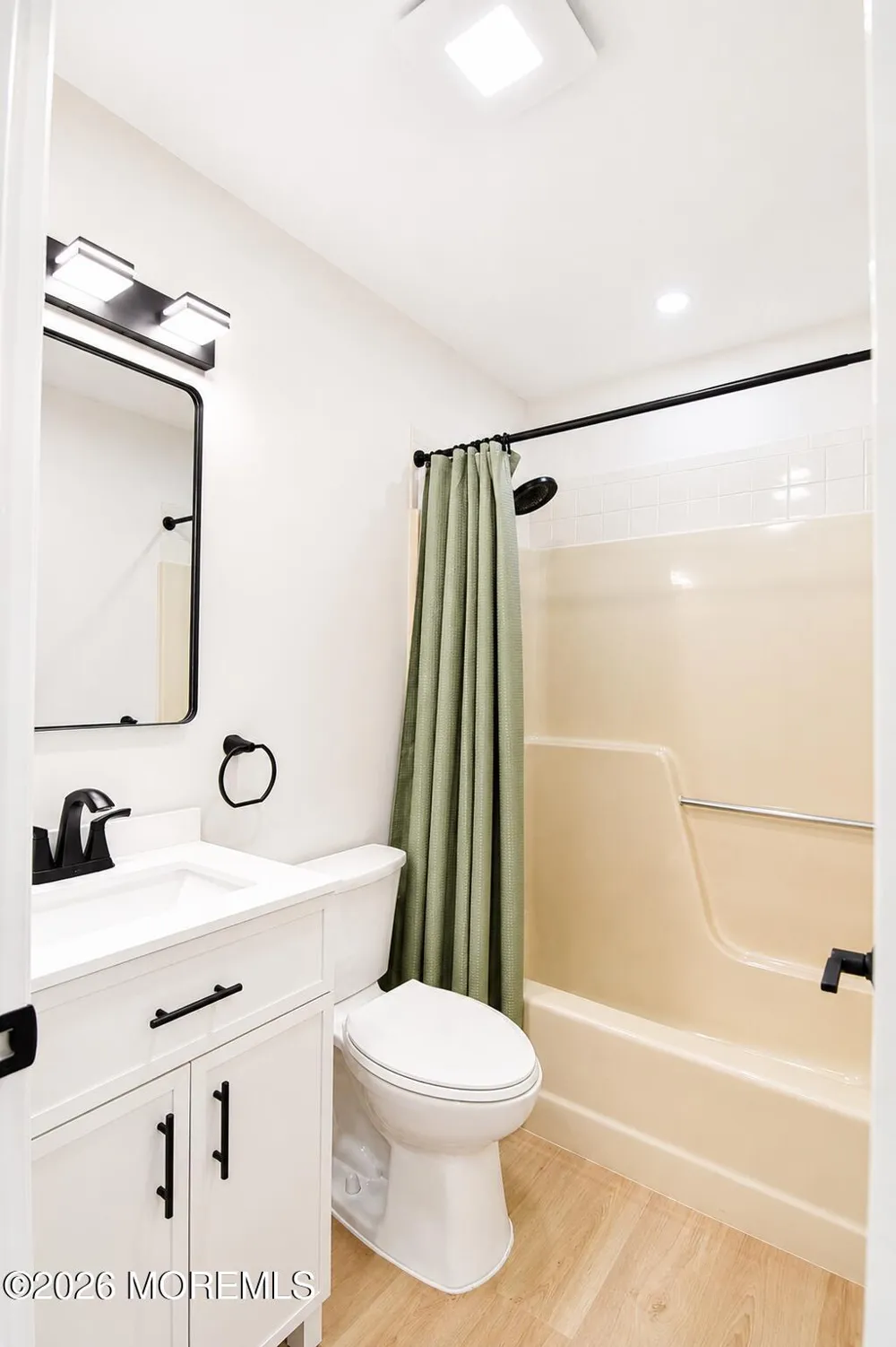 99 Oak Lane Eatontown, NJ 07724