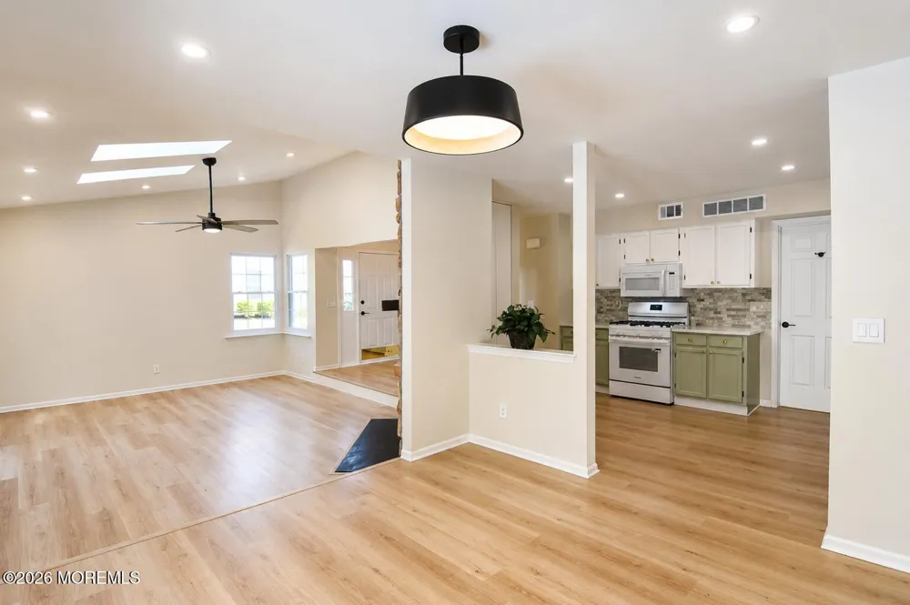 99 Oak Lane Eatontown, NJ 07724