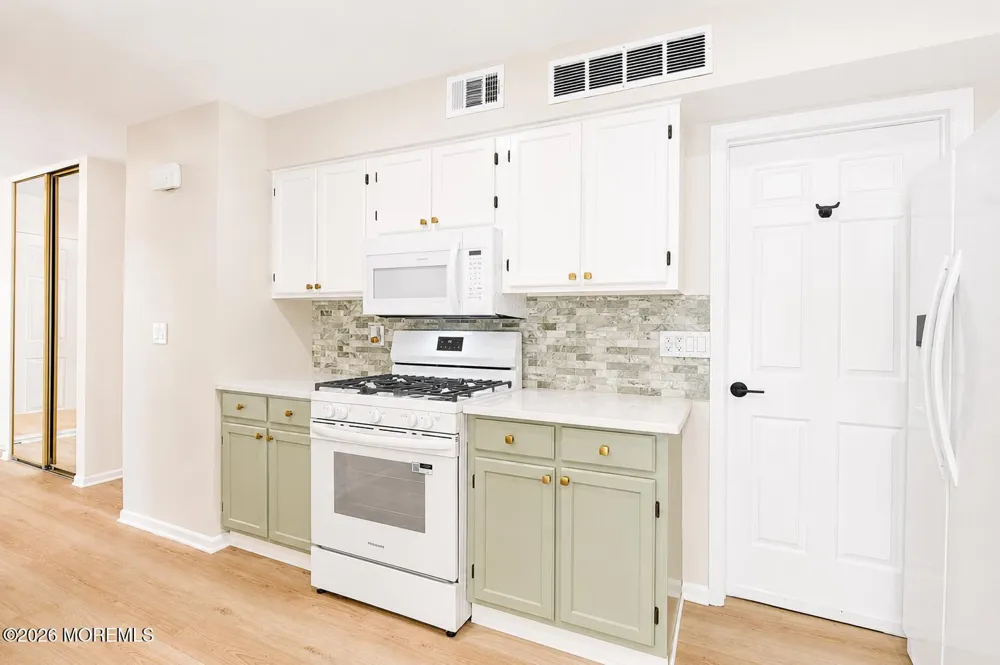 99 Oak Lane Eatontown, NJ 07724