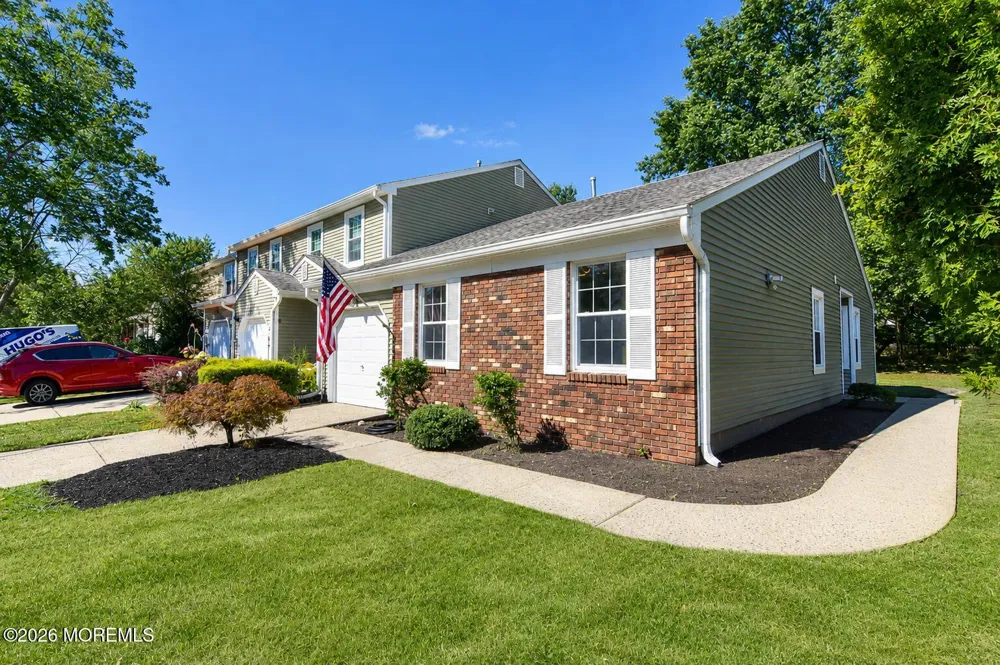 99 Oak Lane Eatontown, NJ 07724
