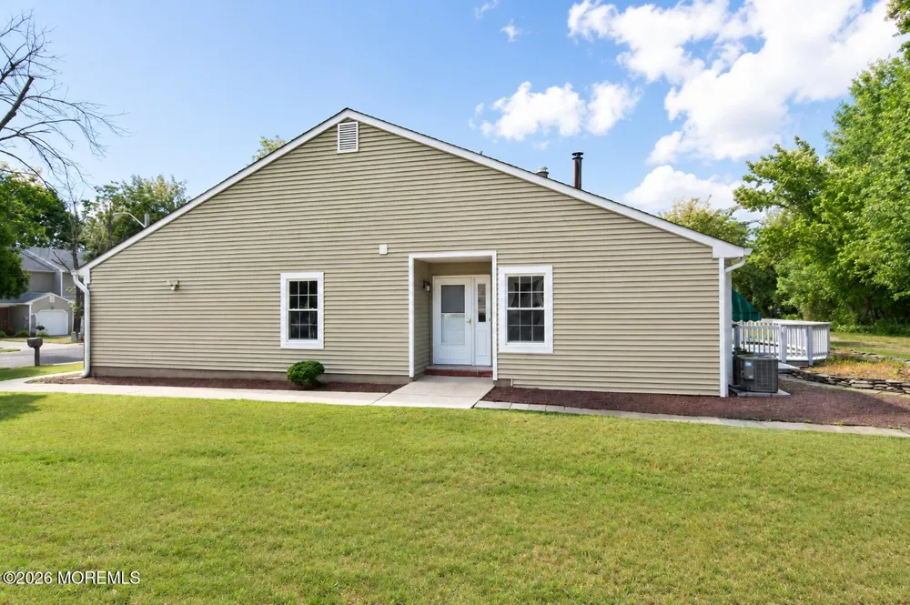 99 Oak Lane Eatontown, NJ 07724