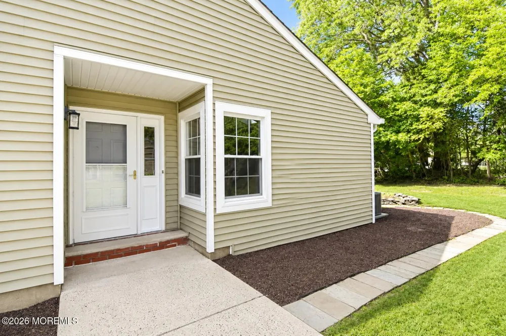 99 Oak Lane Eatontown, NJ 07724