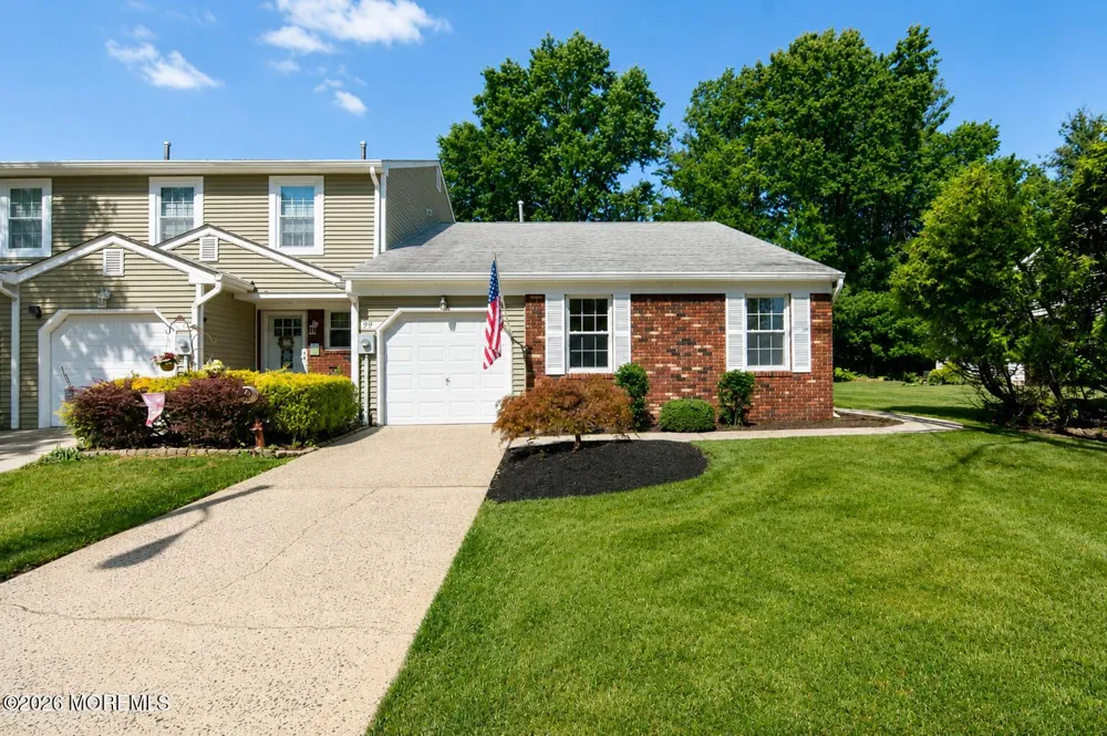 99 Oak Lane Eatontown, NJ 07724