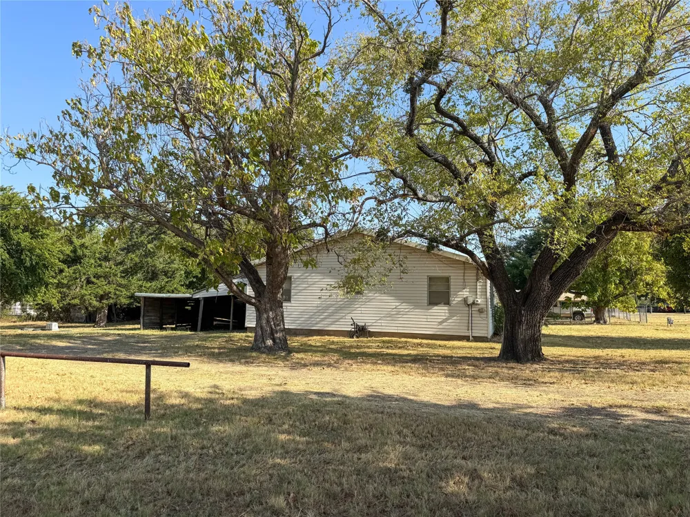 504 S Hall Street Montague, TX 76251