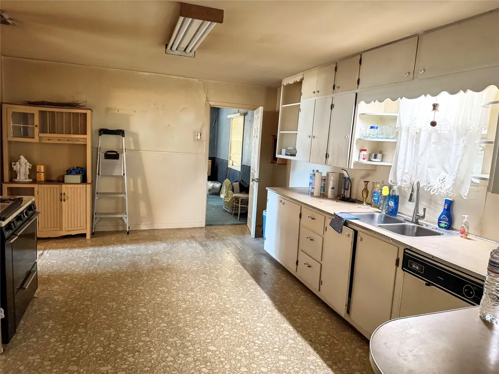 504 S Hall Street Montague, TX 76251