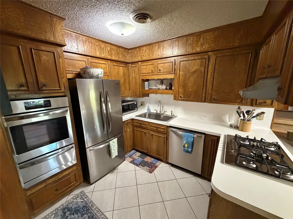 1710 North Road Lake Jackson, TX 77566