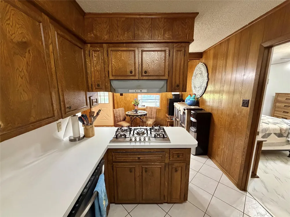 1710 North Road Lake Jackson, TX 77566