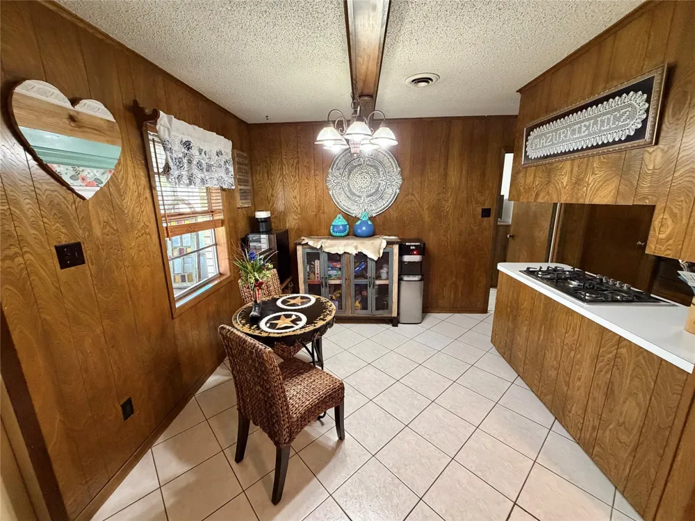 1710 North Road Lake Jackson, TX 77566