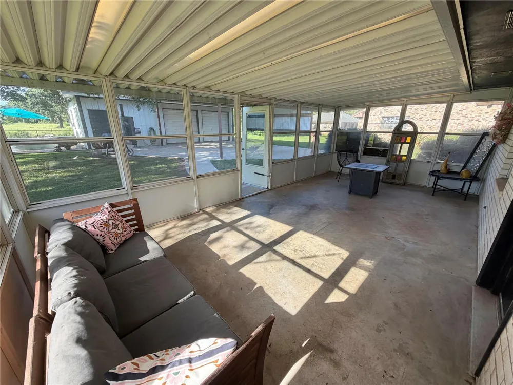 1710 North Road Lake Jackson, TX 77566