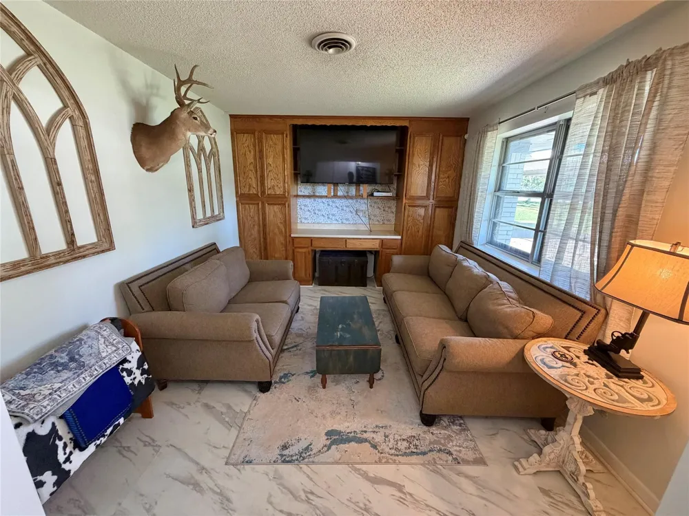 1710 North Road Lake Jackson, TX 77566