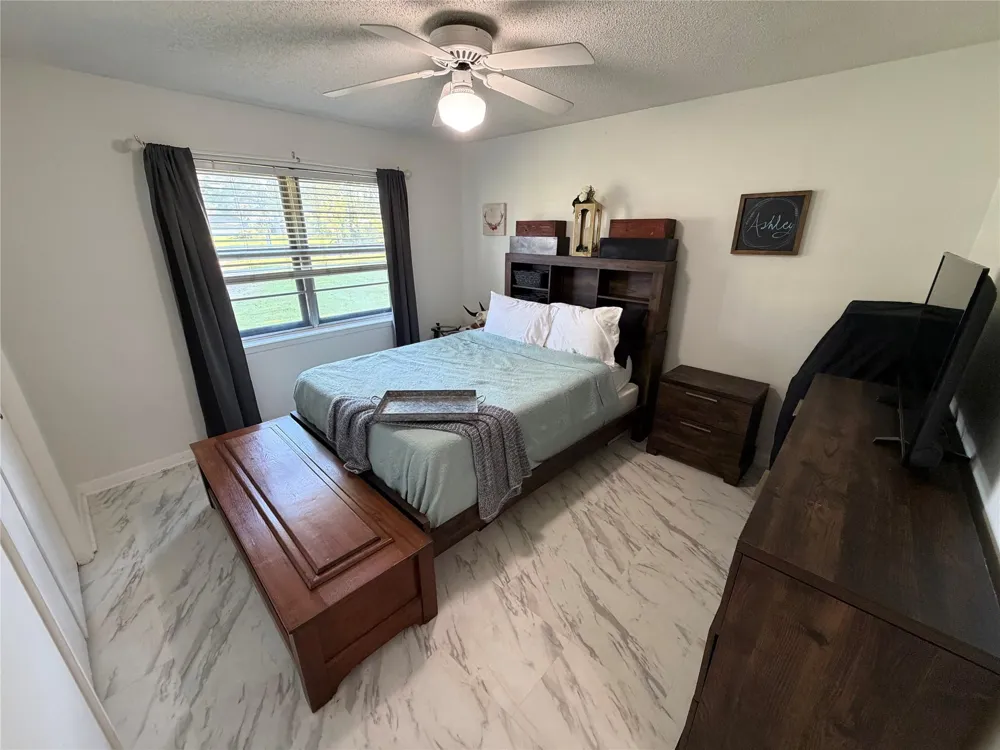 1710 North Road Lake Jackson, TX 77566