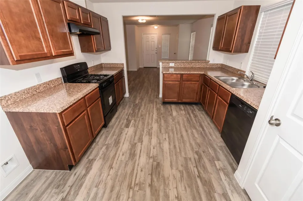 2822 Junction Drive Houston, TX 77045