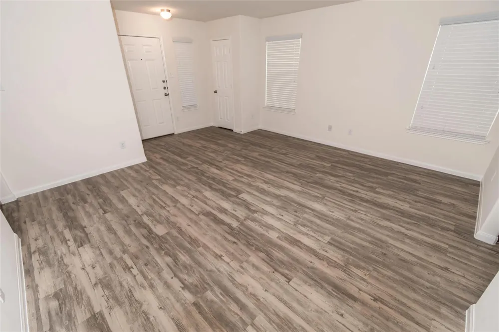 2822 Junction Drive Houston, TX 77045