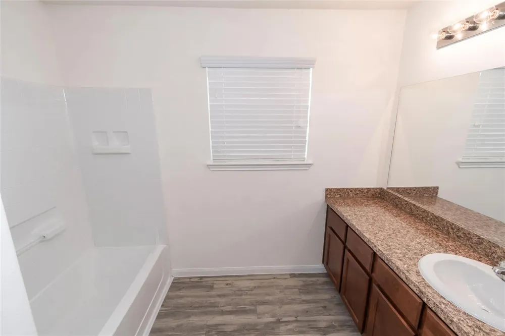 2822 Junction Drive Houston, TX 77045