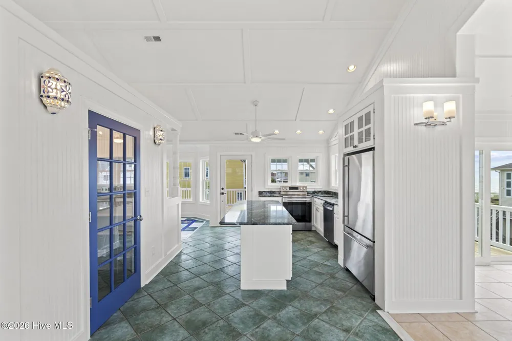 9813 Sandy Court Emerald Isle, NC 28594