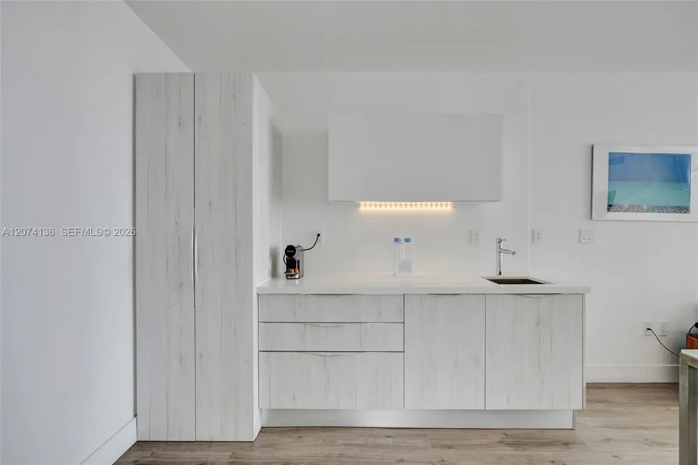 6080 Collins Ave #520 Miami Beach, FL 33140