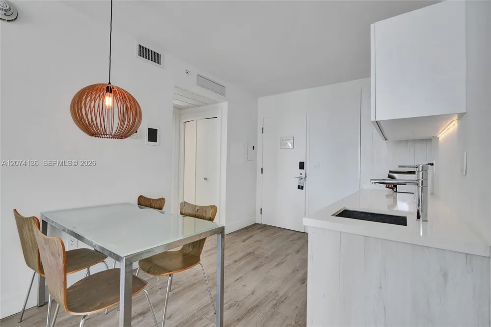 6080 Collins Ave #520 Miami Beach, FL 33140