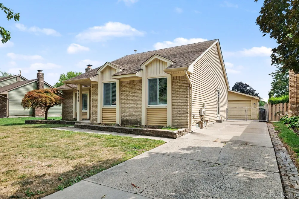 25936 Rose Street Chesterfield Township, MI 48051
