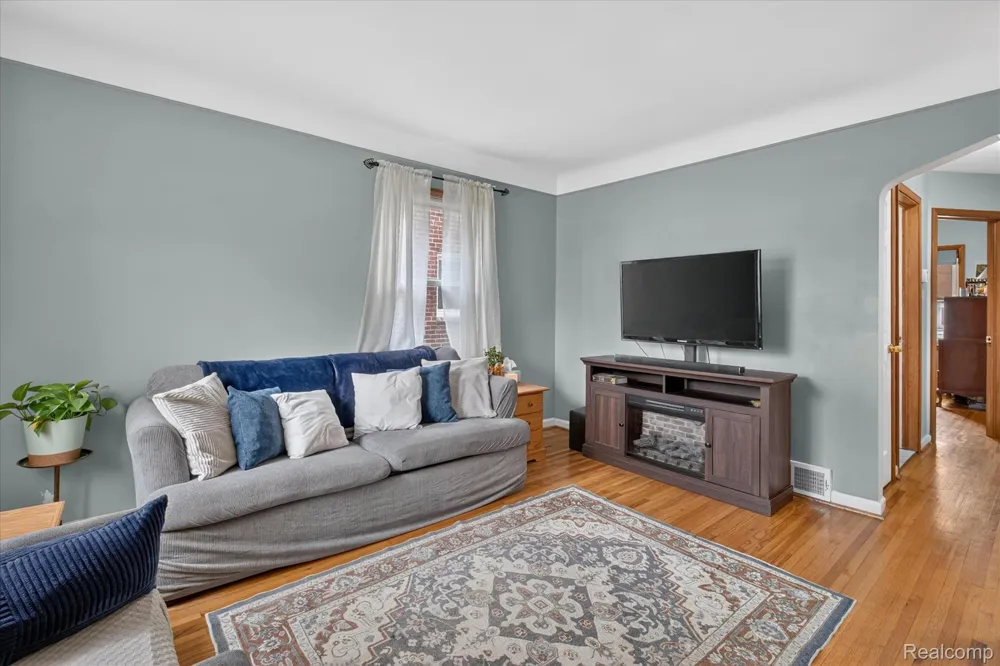 1693 Riverbank Street Lincoln Park City, MI 48146
