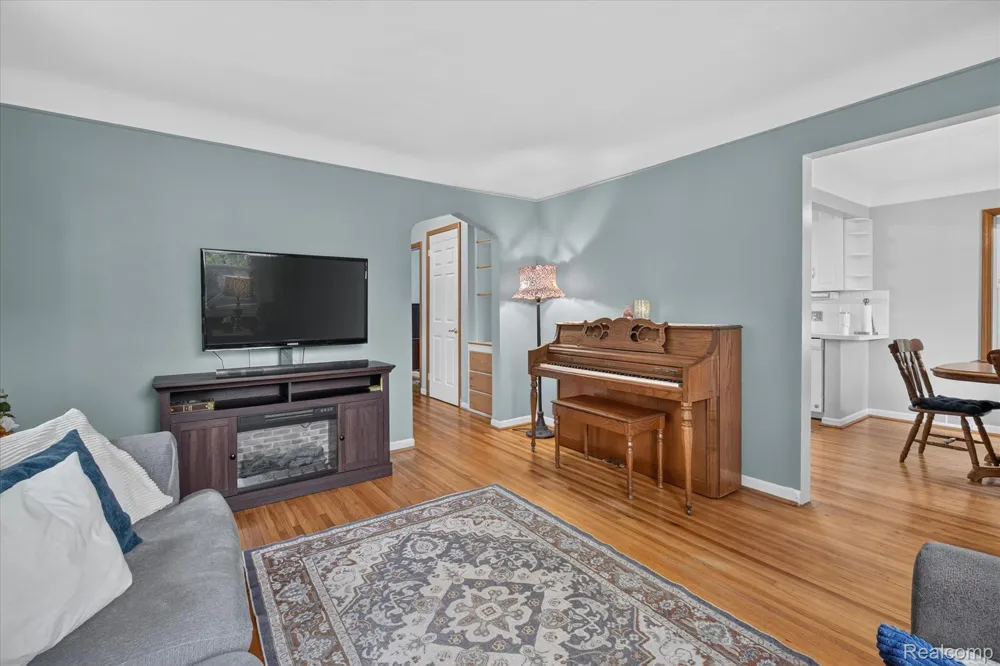 1693 Riverbank Street Lincoln Park City, MI 48146