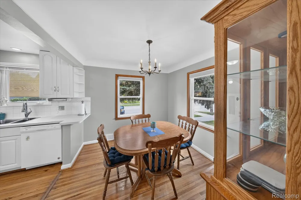 1693 Riverbank Street Lincoln Park City, MI 48146