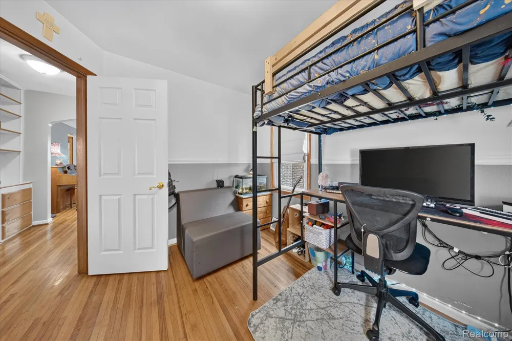 1693 Riverbank Street Lincoln Park City, MI 48146