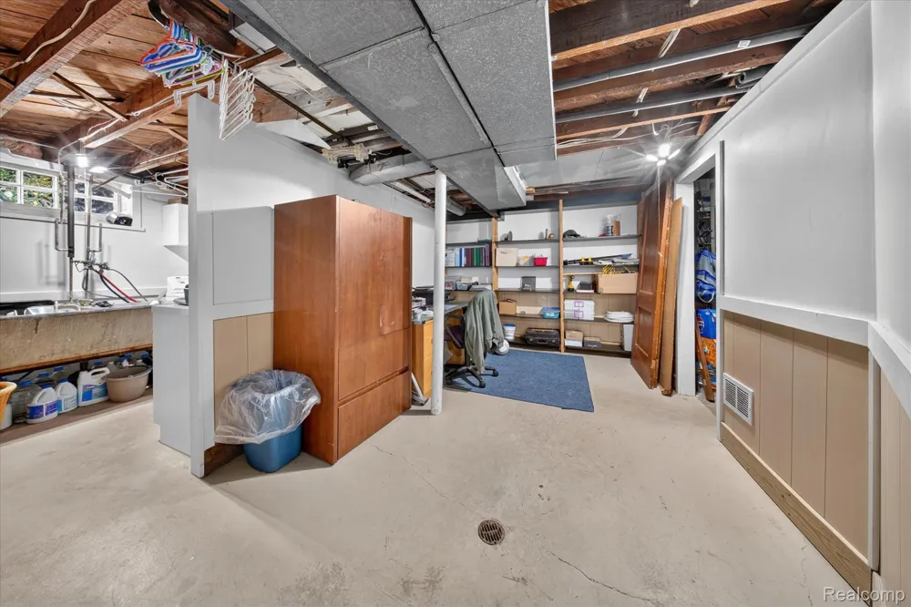 1693 Riverbank Street Lincoln Park City, MI 48146