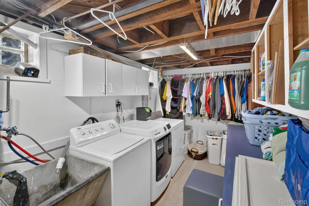 1693 Riverbank Street Lincoln Park City, MI 48146