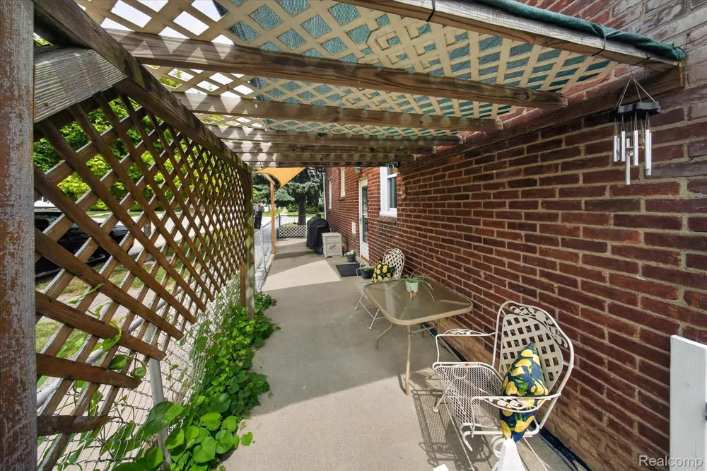 1693 Riverbank Street Lincoln Park City, MI 48146