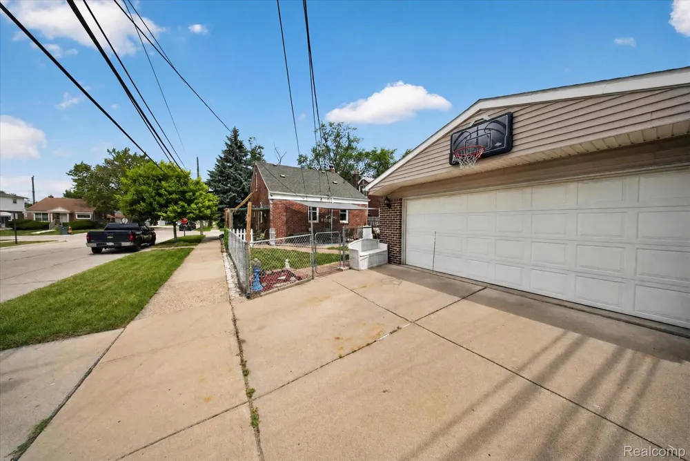 1693 Riverbank Street Lincoln Park City, MI 48146