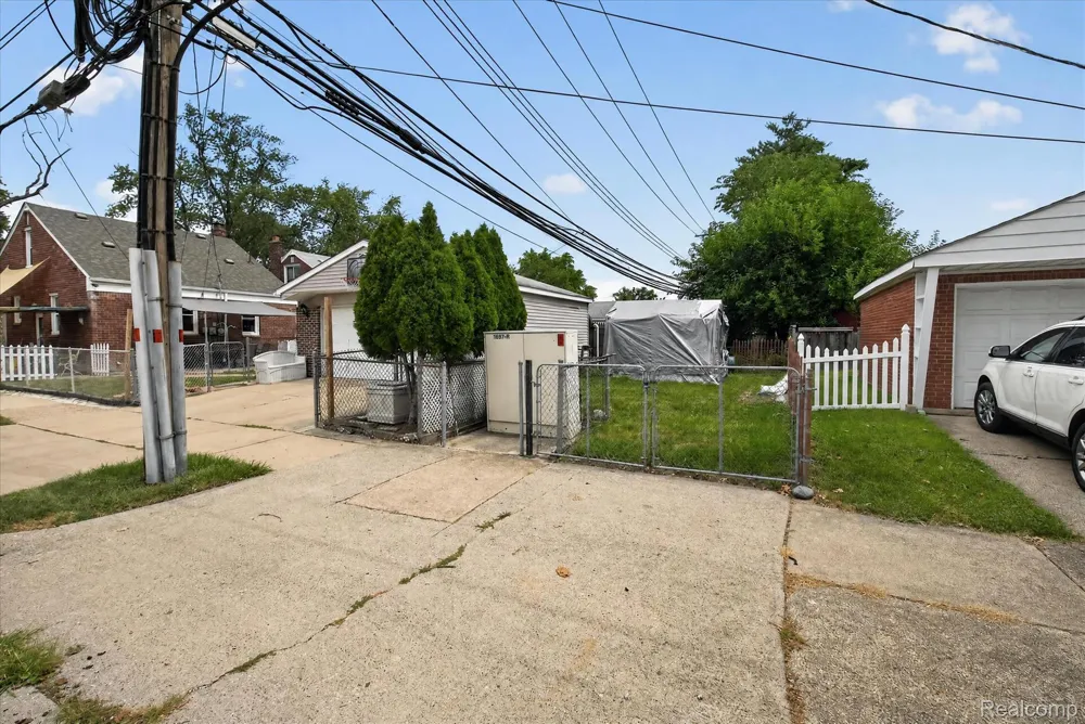 1693 Riverbank Street Lincoln Park City, MI 48146
