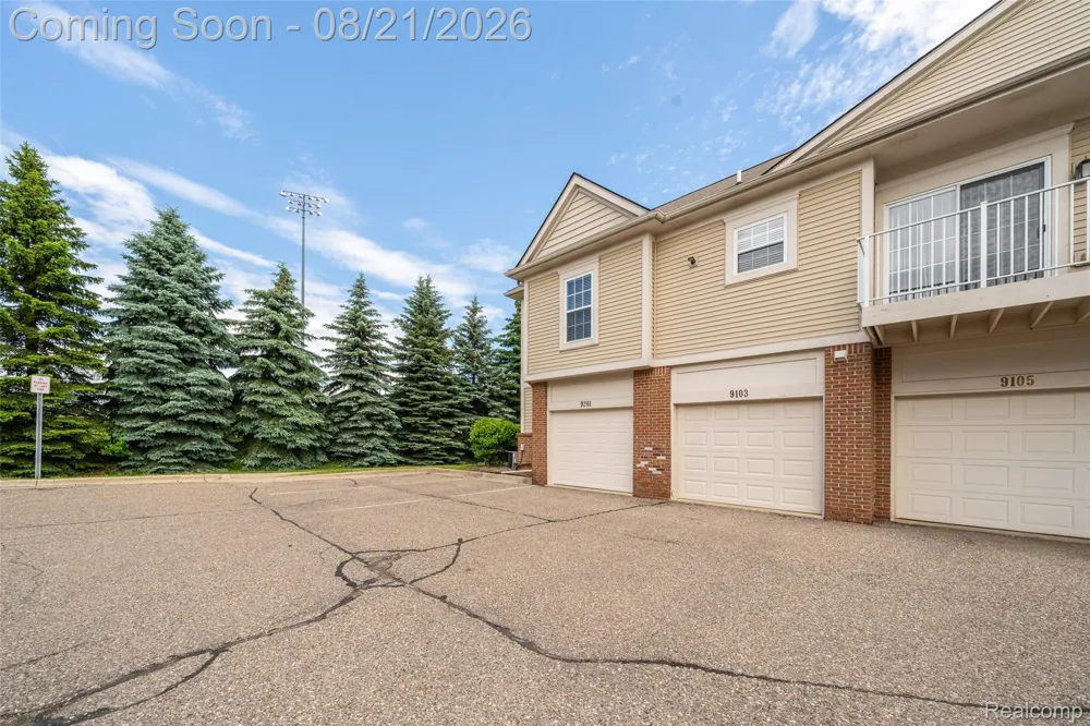 9201 Addington Drive Commerce Charter Township, MI 48390