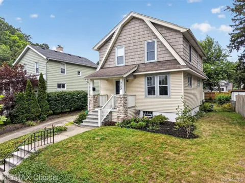 909 Fernwood Road
