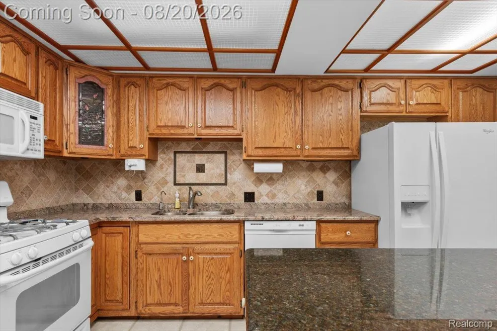 5860 Wright Drive Troy City, MI 48098