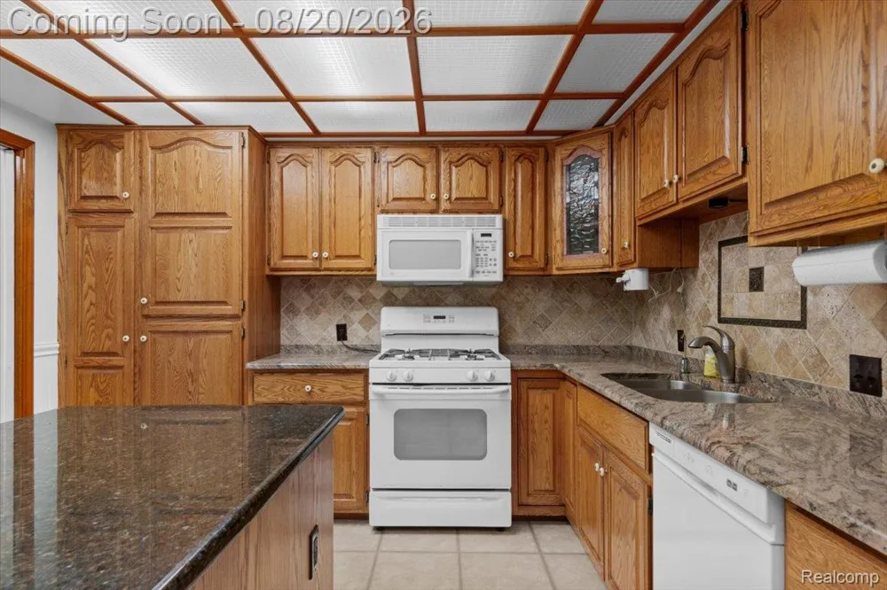 5860 Wright Drive Troy City, MI 48098