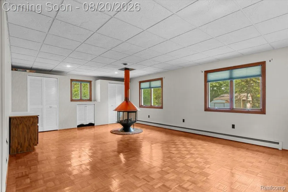 5860 Wright Drive Troy City, MI 48098