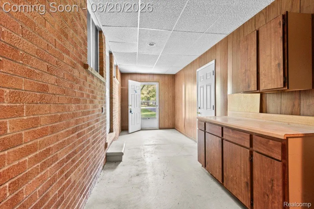 5860 Wright Drive Troy City, MI 48098