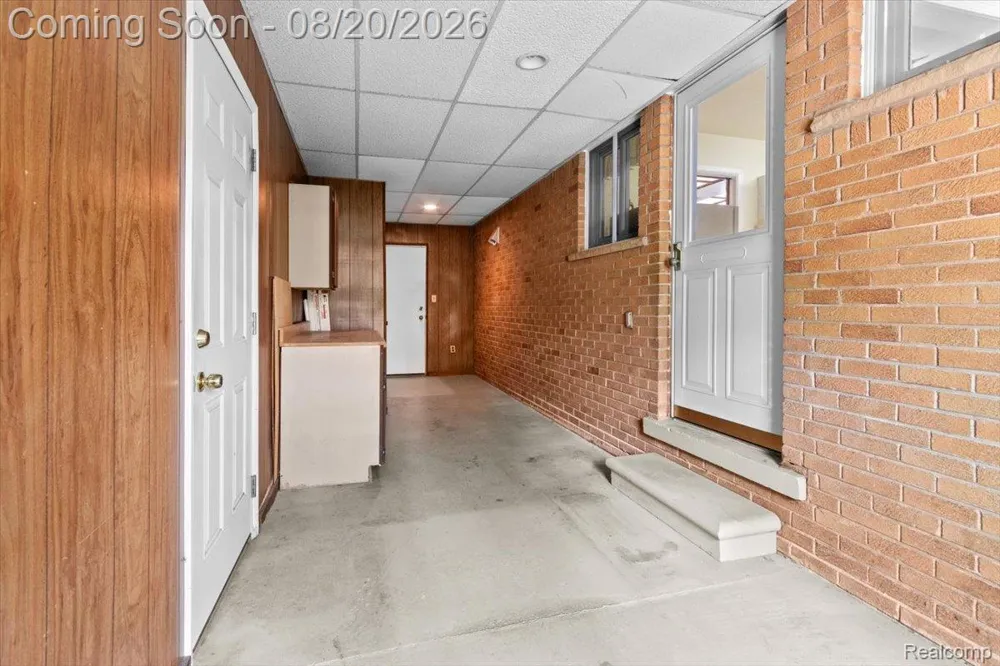 5860 Wright Drive Troy City, MI 48098